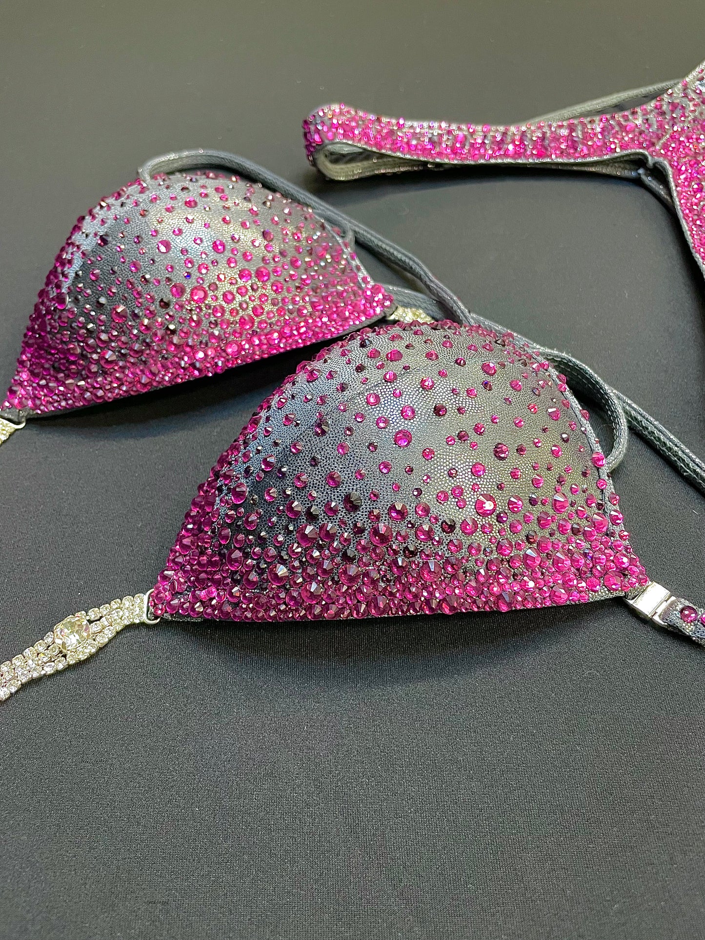 Grey with fucsia stones (TN442)