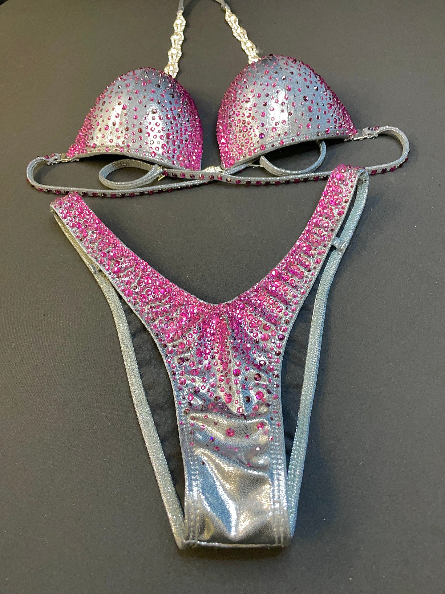 Grey with fucsia stones (TN442)