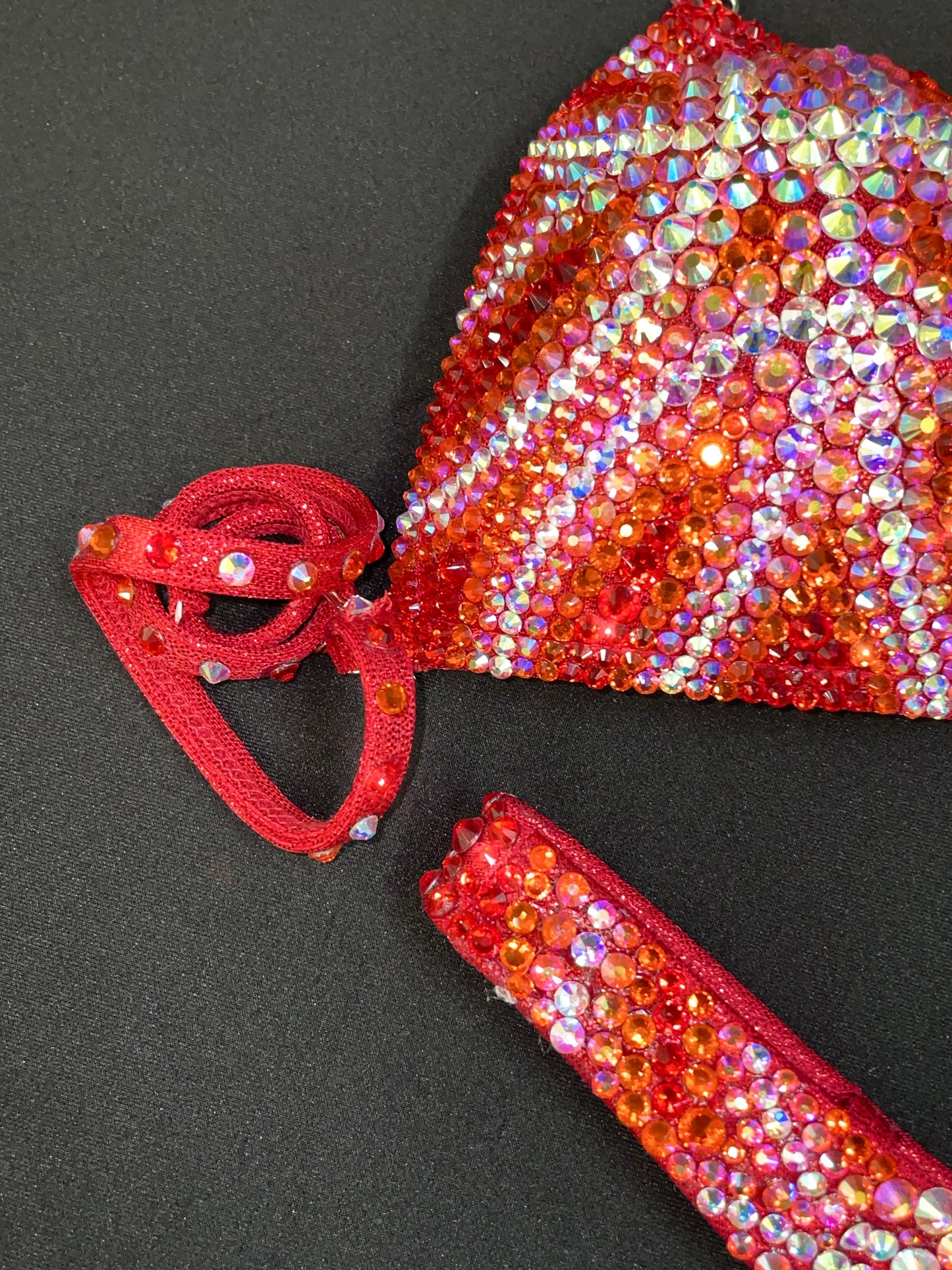 Red Figure suit MIX of stones (TN579)