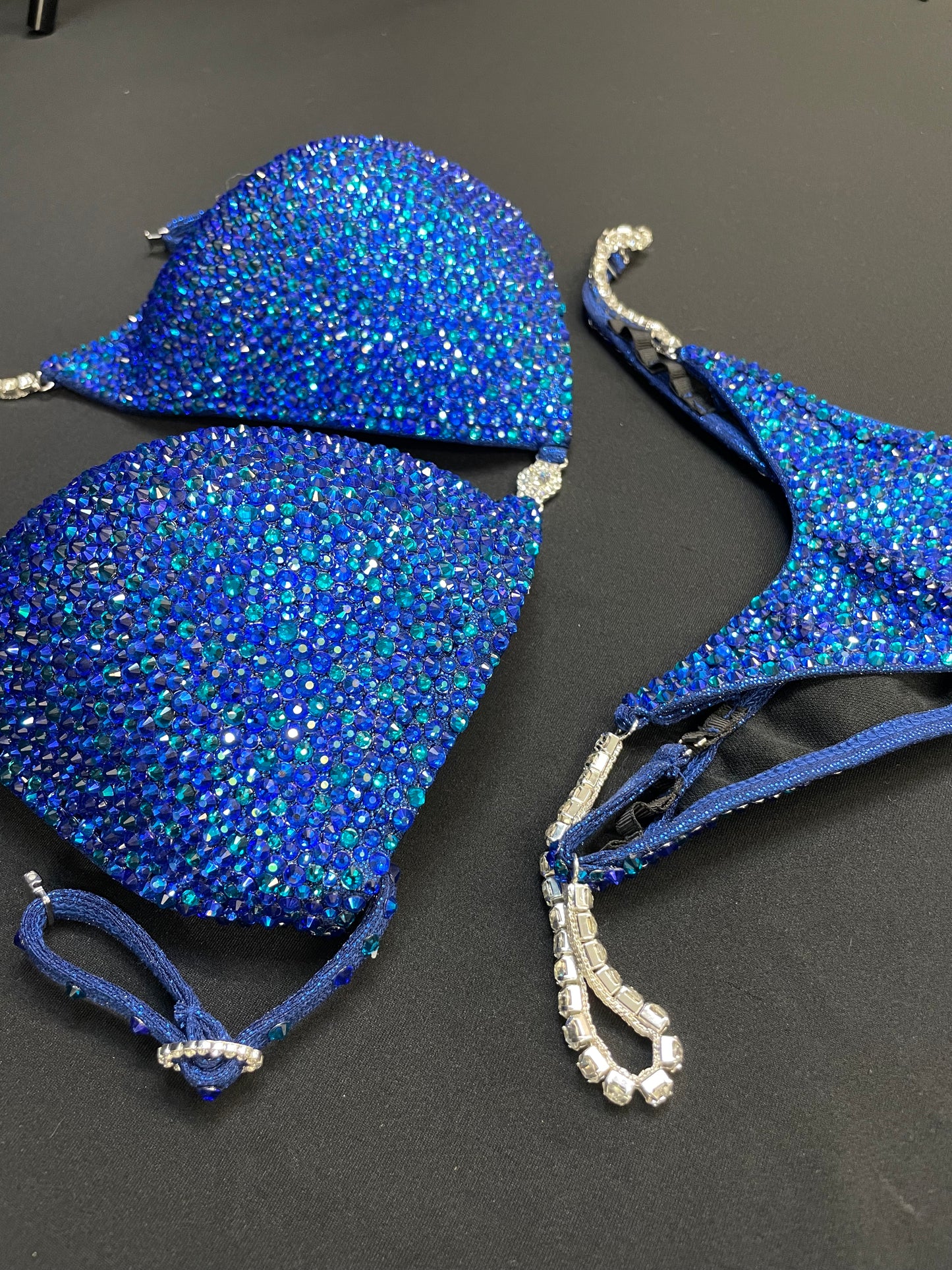 Blue with mix of blue stones (TN677)