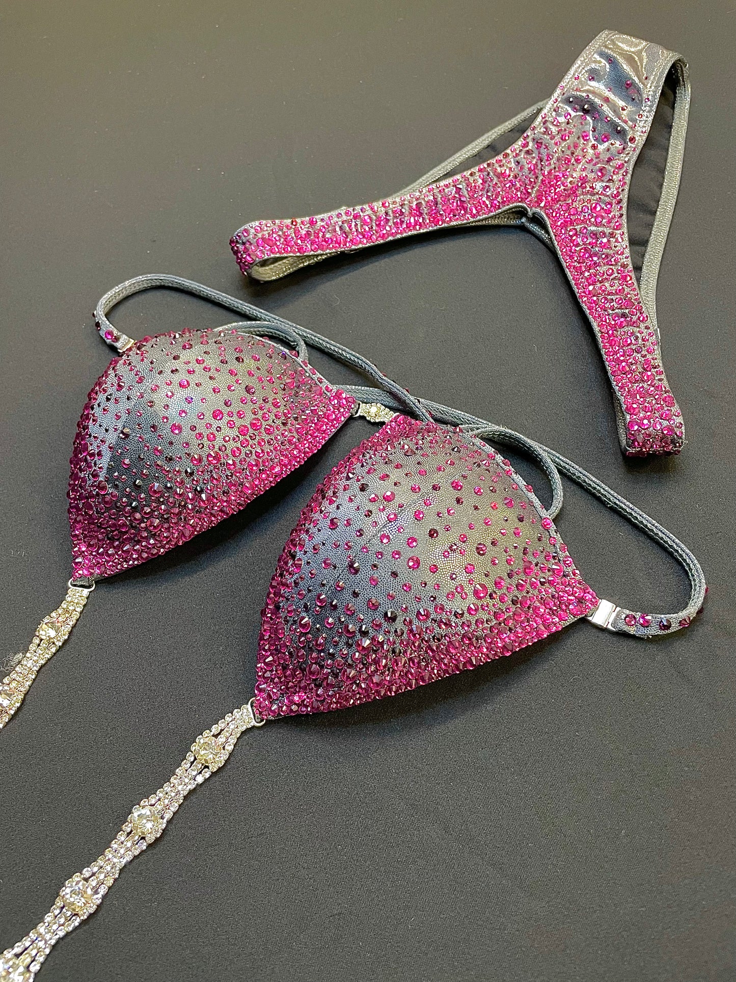 Grey with fucsia stones (TN442)